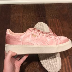 NEVER WORN Puma satin platform sneakers